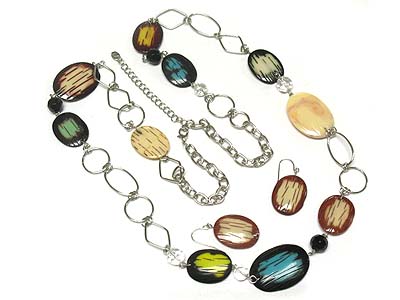 Colored acrylic woods disk and metal links necklace and earring set