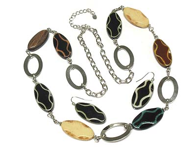 Oval animal print regin nugget and wood links necklace and earring set