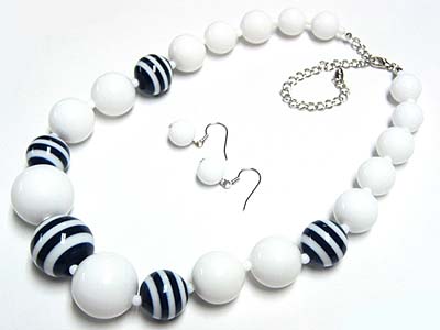 Stripe acryl ball beads necklace and earring set