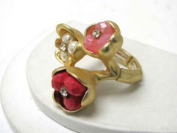 Crystal and glass beads deco tri flower stretch ring