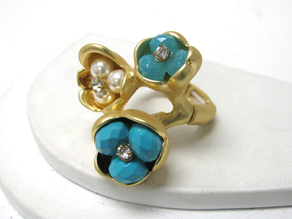 Crystal and glass beads deco tri flower stretch ring