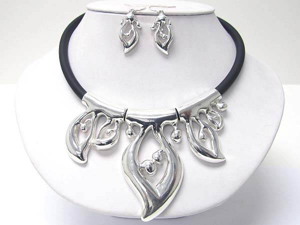 Metal art design pendant and cord neklace earring set 