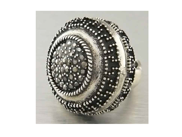 Round puffy metal fashion style crystal on center fashion stretch ring 