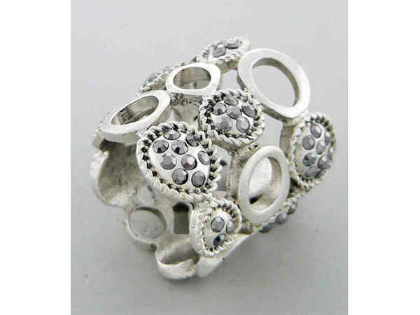 Multi riund crystal and round cut out fashion patern metal ring