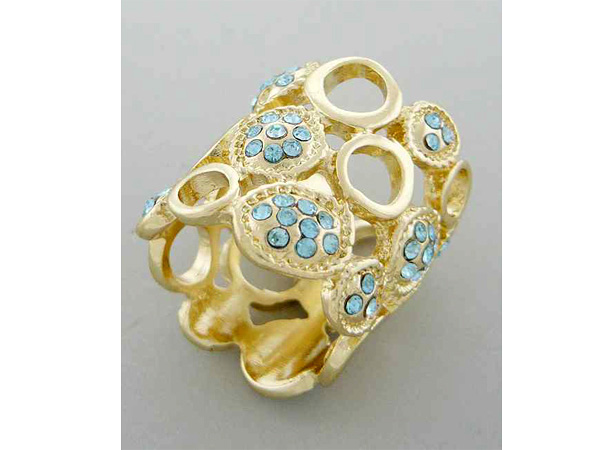 Multi riund crystal and round cut out fashion patern metal ring