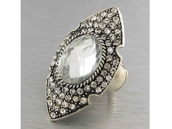 Crystal metal arrowhead on center facet glass stone stretch ring