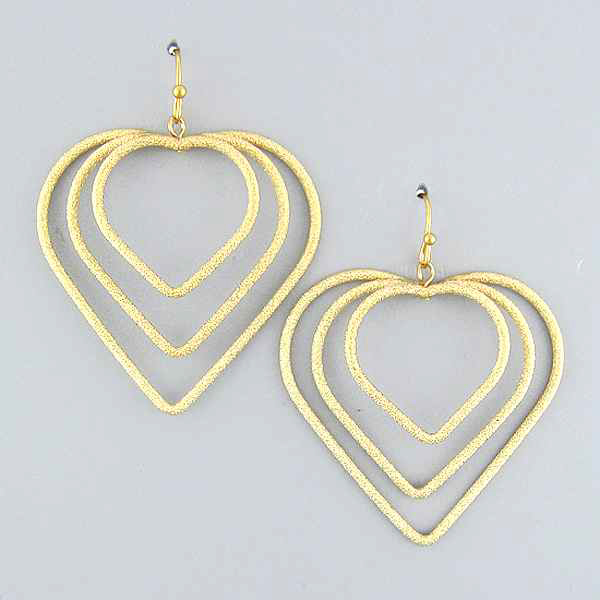 Three sandy heart patern drop earring