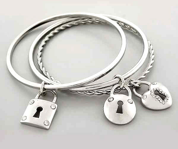 Three locks on fashion twist set of three bangle