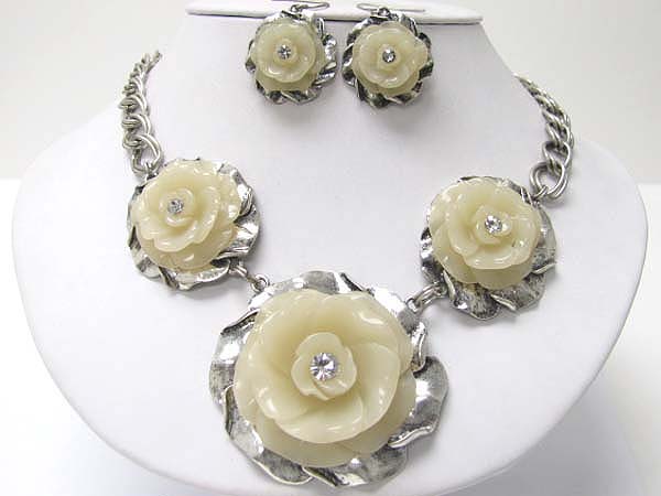 Crystal stud metal acrylic flower link necklace earring set