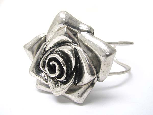 Metal flower top cuff bangle