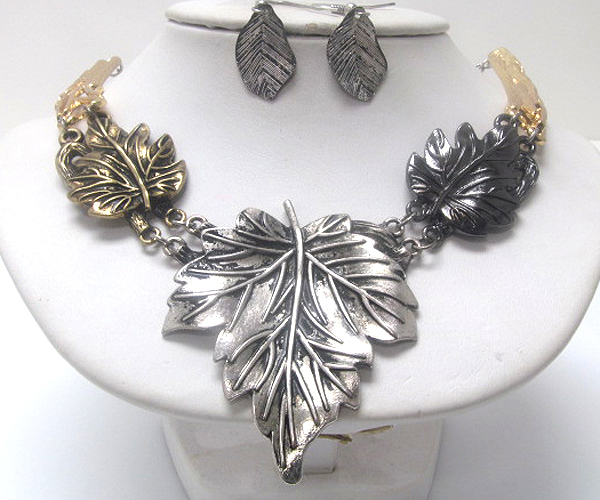 Three metal leaf shape and two metal bars chain necklace earring set