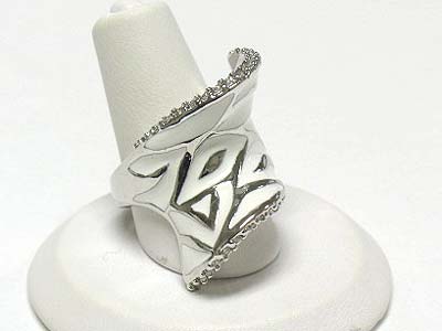 Crystal edge enamel metal wave ring