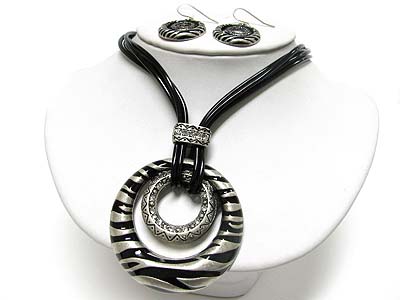 Zebra pattern dual round pendant cord necklace earring set