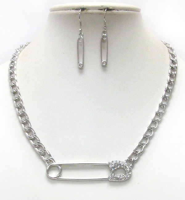 Crystal deco large pin and thick chain necklace set