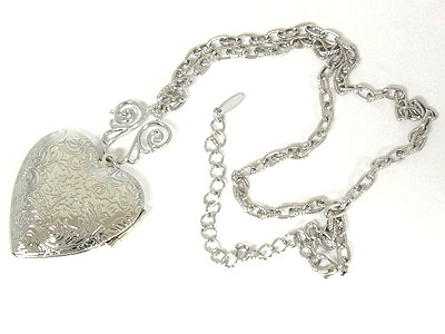 Casting heart locket necklace