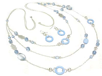 Multi beads and round rings link triple strand necklace and earring set 