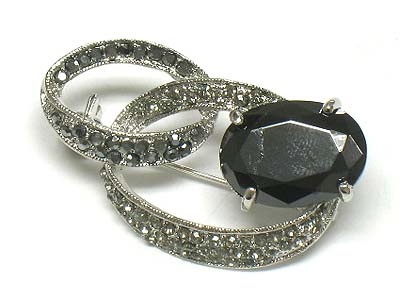 Cubic and crystal circle link brooch