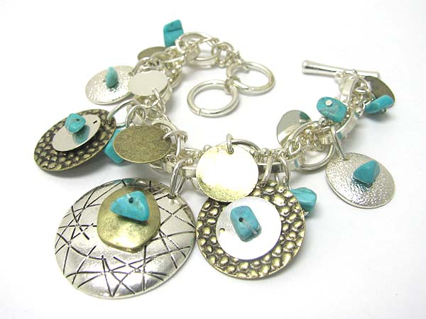 Turquoise chip stone textured metal disk dangle bracelet