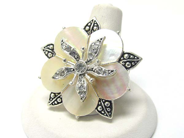 Crystal deco mother of pearl flower stretch ring