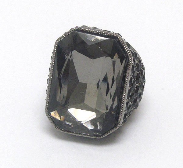 Glamorous crystal rectangle stretch ring