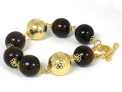 Wooden and metal ball link toggle bracelet