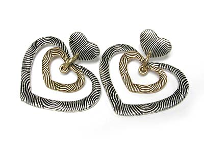 Wave pattern double heart metal earring