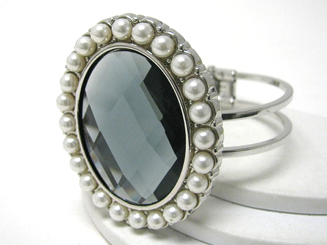 Facet glass and pearl deco oval top hinge bangle