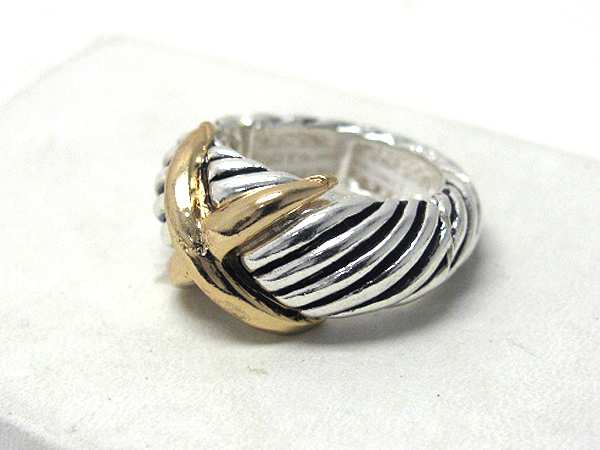 Two tone metal casting stretch ring