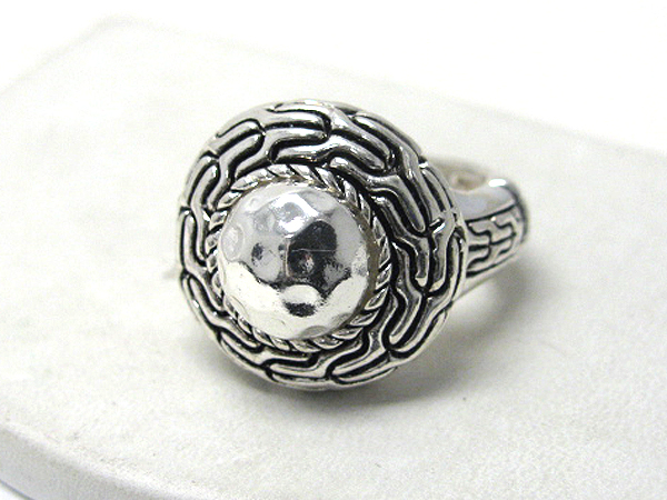 Hammered metal casting round stretch ring