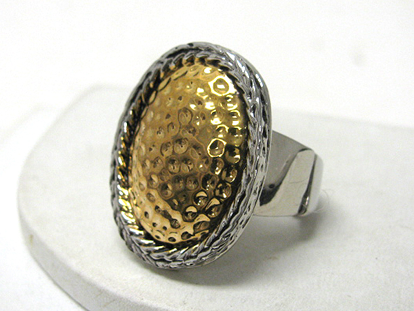 Hammered metal casting oval stretch ring