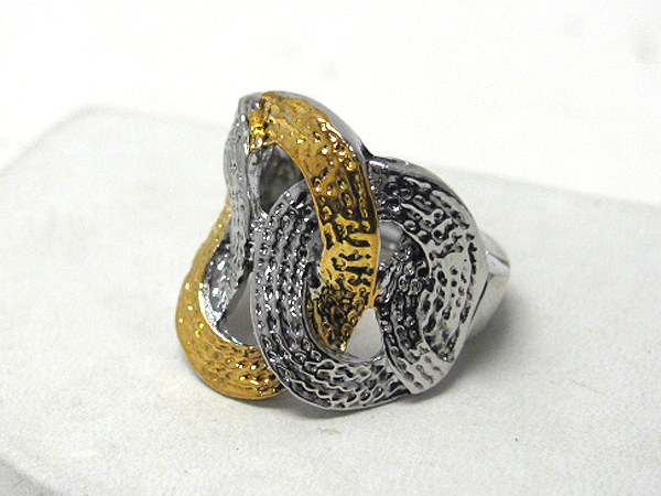 Two tone hammered and testured circle link stretch ring