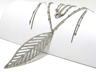 Metal filigree feather pendant long necklace earring set