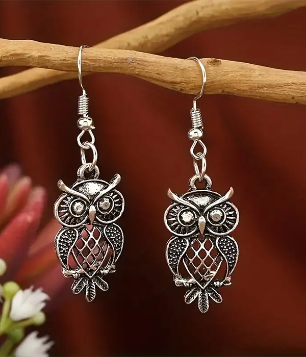 Metal filigre owl earring