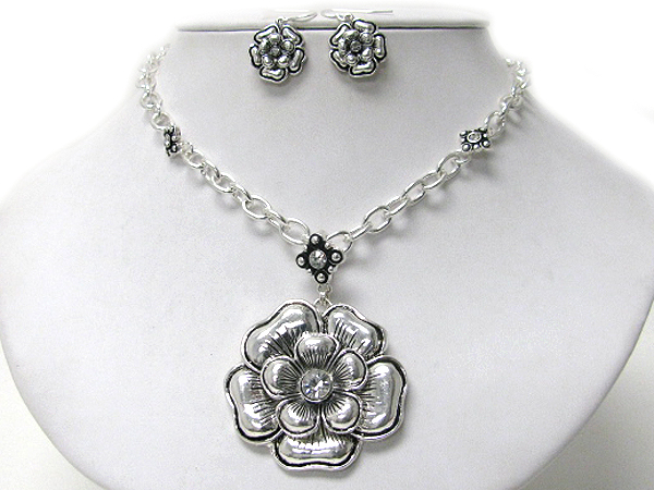 Crystal center metal flower pendant necklace earring set