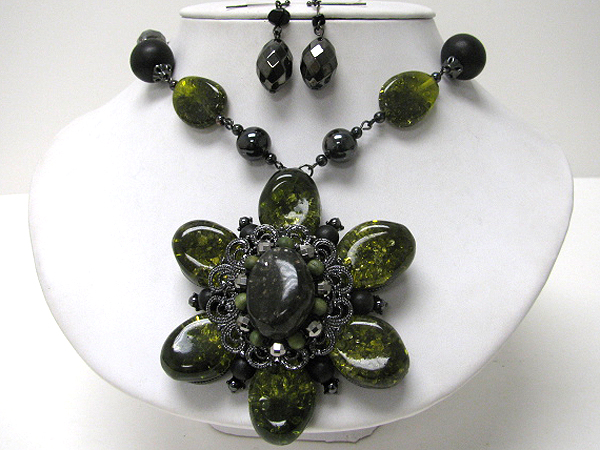 Large resin flower pendant necklace earring set