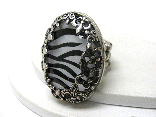 Animal print and multi fluer de lis deco oval stretch ring