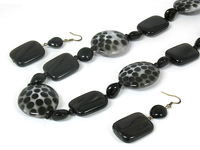 Tortoise pattern resin nugget and wooden seed beads necklace and earring set