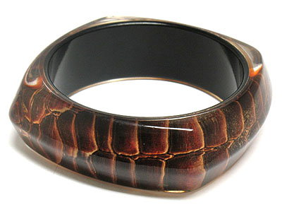 Animal print pattern acryl bangle