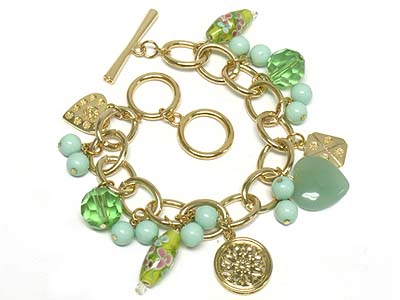 Multi acryl beads and metal charms toggle bracelet 