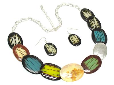 Enamel cover oval disk link necklace and earring set