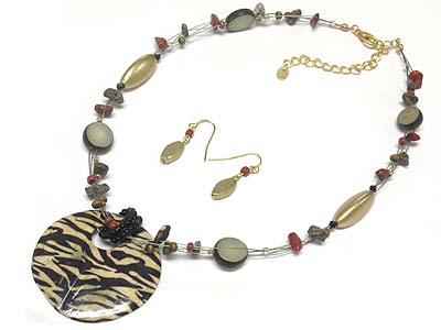 Animal pattern round disk pendant and multi beads deco strand necklace and earring set 