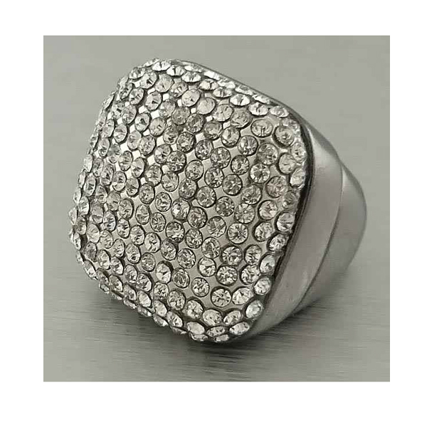 Multi crystal on fashion square stretch ring 