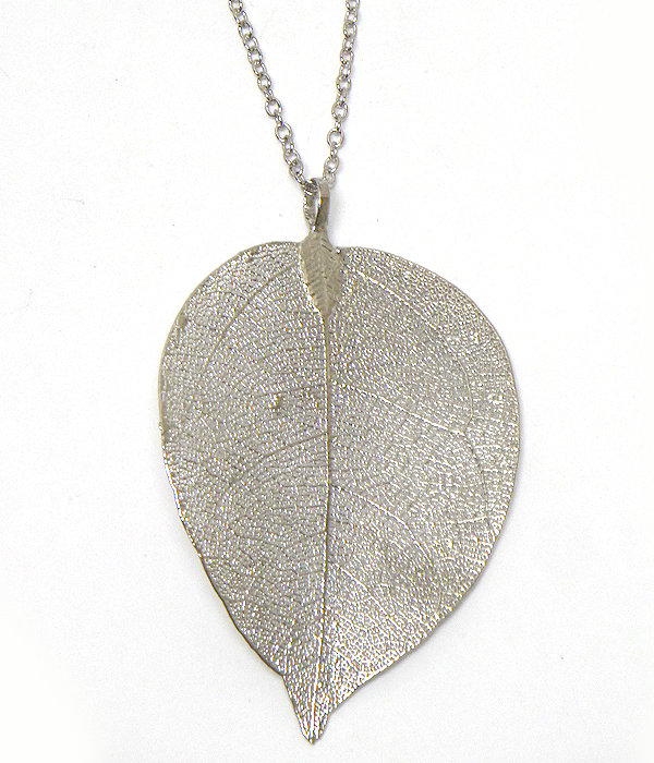 Filigree metal leaf necklace