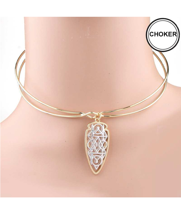 Metal filigree geometric pattern pendant double wire choker necklace