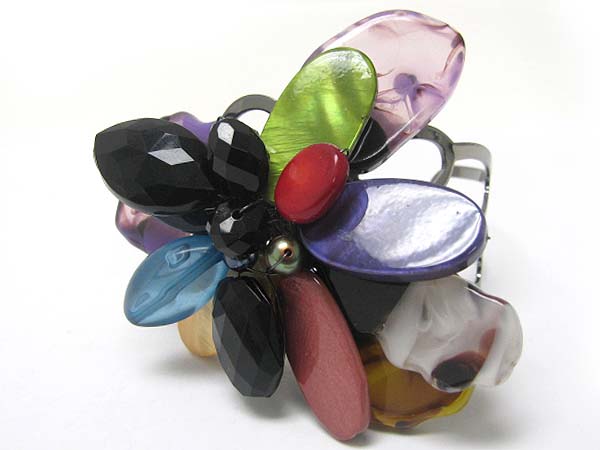 Resin and acryl mixed disk flower top cuff bangle