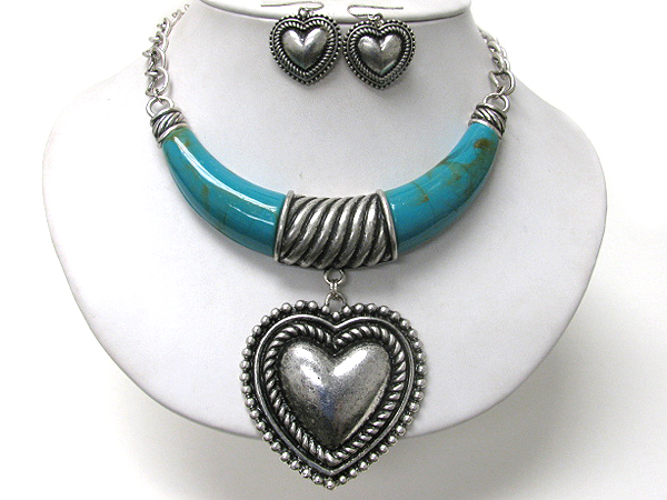 Large heart pendant and resin half chocker necklace earring set