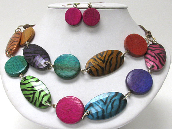 Animal print acryl and wood disk link necklace earring set