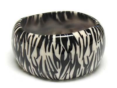 Animal skin pattern epoxy cover bangle