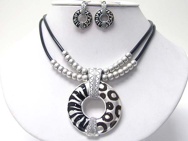 Animal print textured round casting pendant dual cord necklace earring set