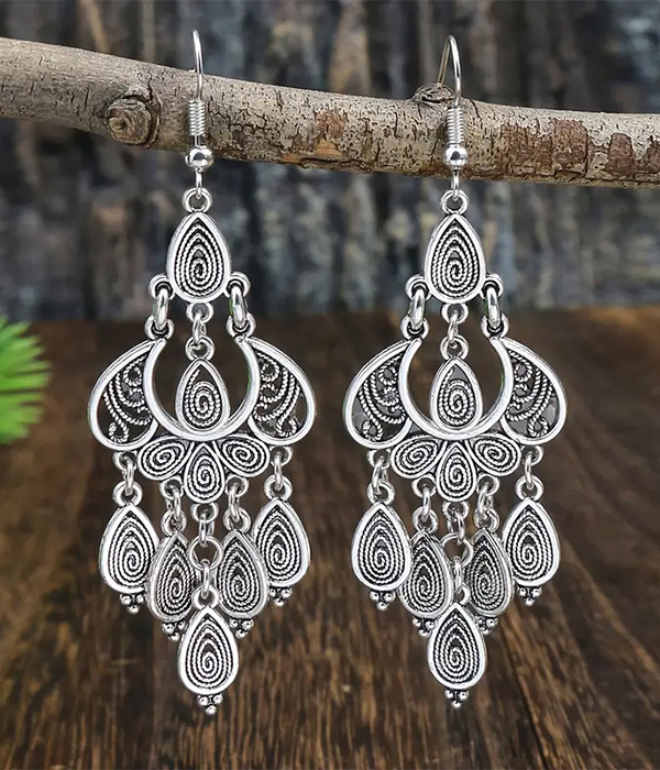 Vintage chandelier earring